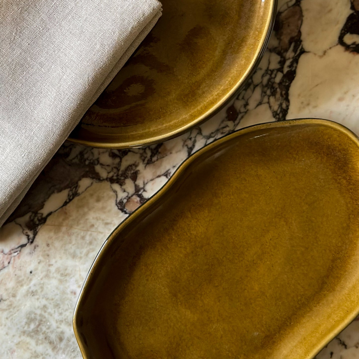 Organic Oval Platter Amber lifestyle