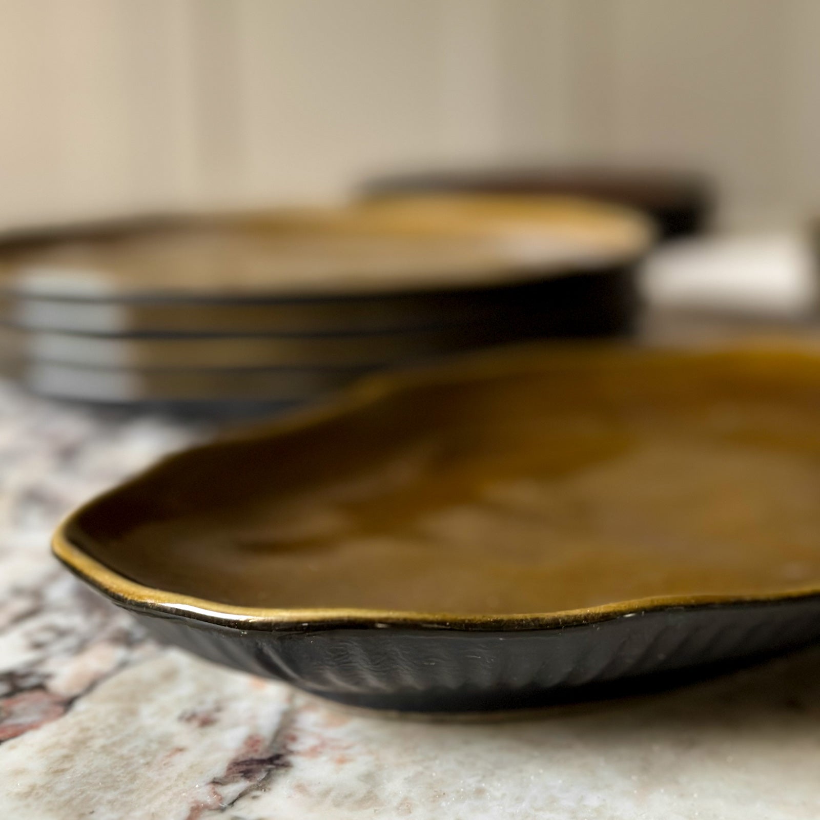 Organic Oval Platter Amber profile