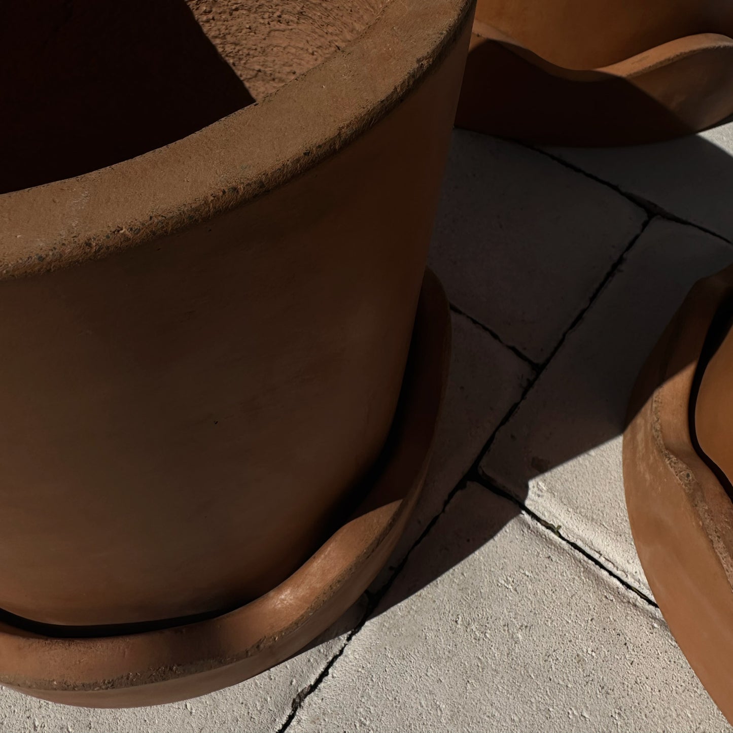 Large Terracotta Wave Pot Details