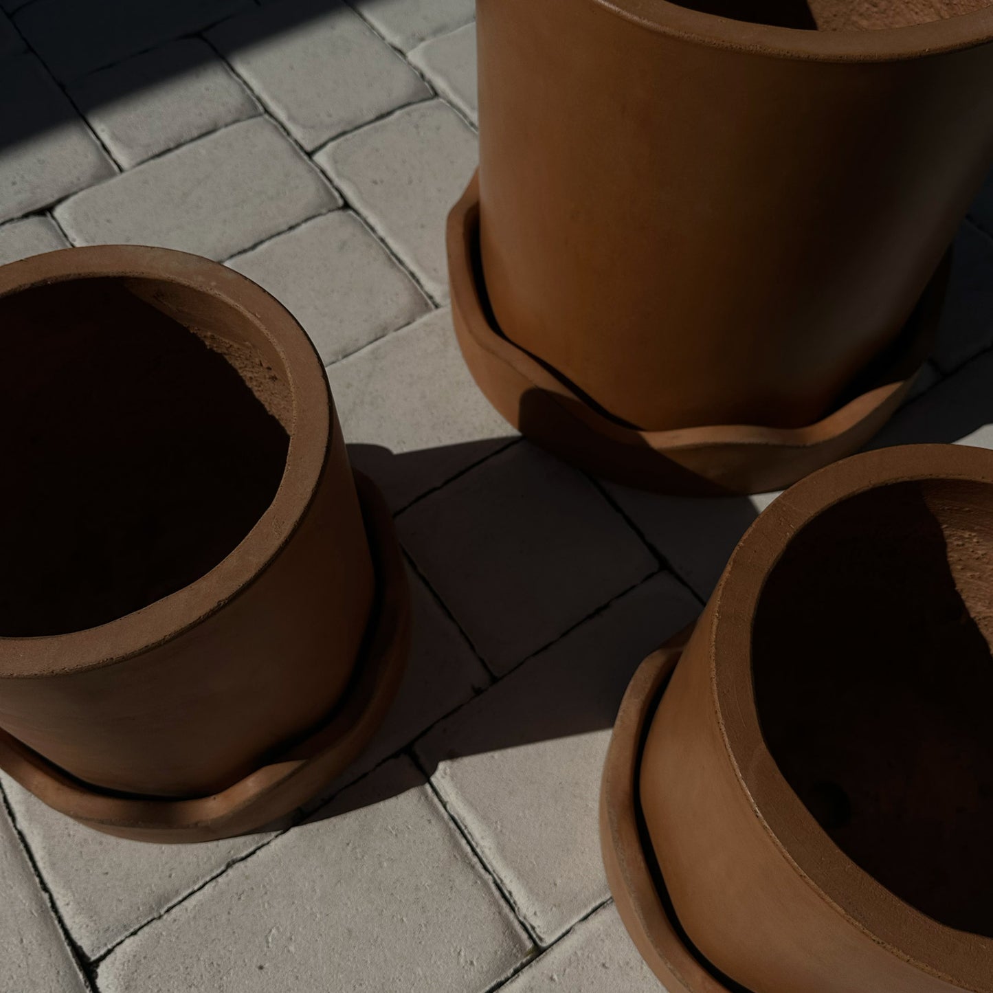 Large Terracotta Wave Pot Details