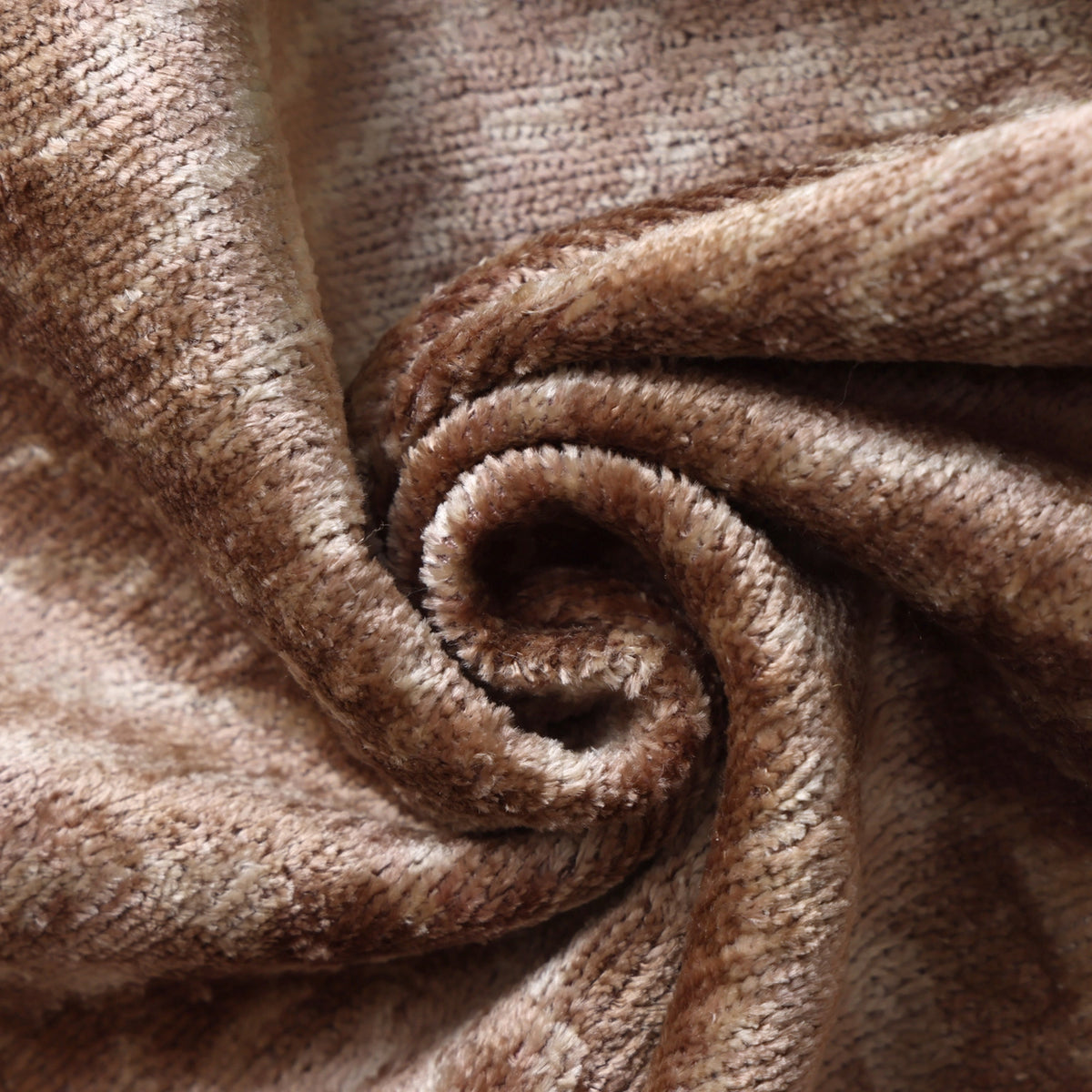 Tommy Hand Knotted Silk Pillow toffee brown details