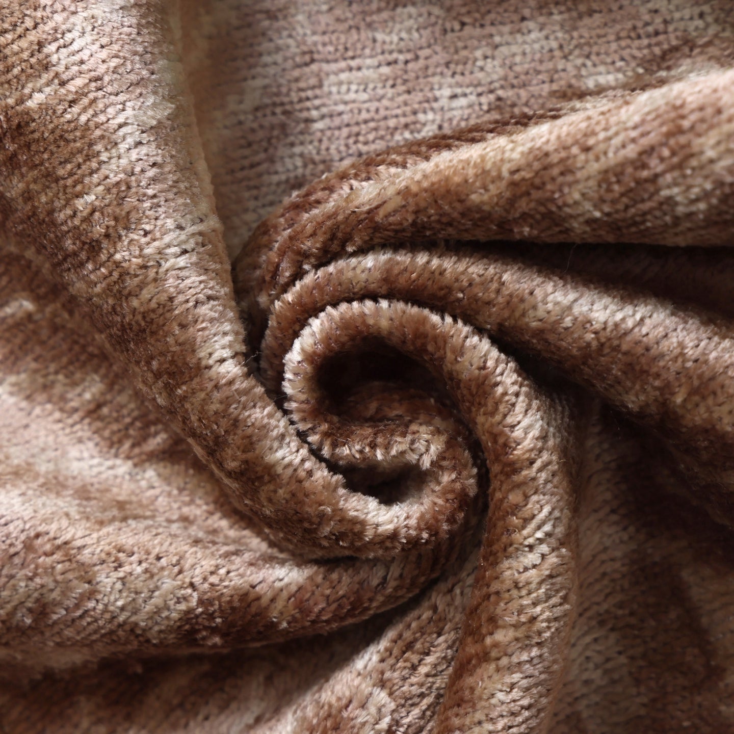 Tommy Hand Knotted Silk Pillow toffee brown details